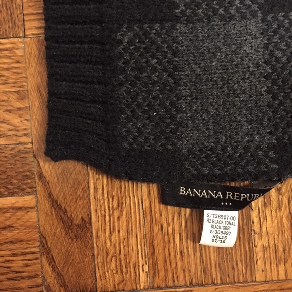 Banana Republic Scarf - Picture 2 of 4